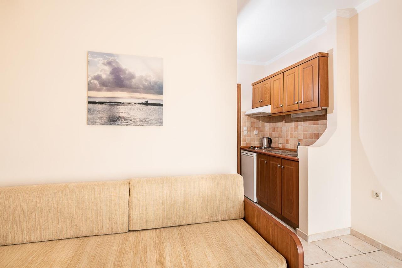 Aparthotel Angela Beach à Platanés Extérieur photo