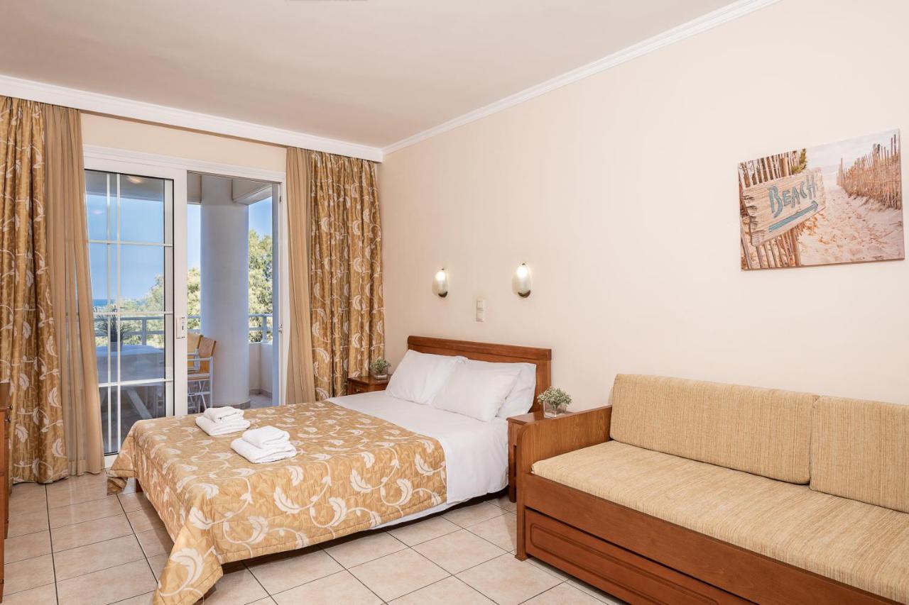 Aparthotel Angela Beach à Platanés Extérieur photo