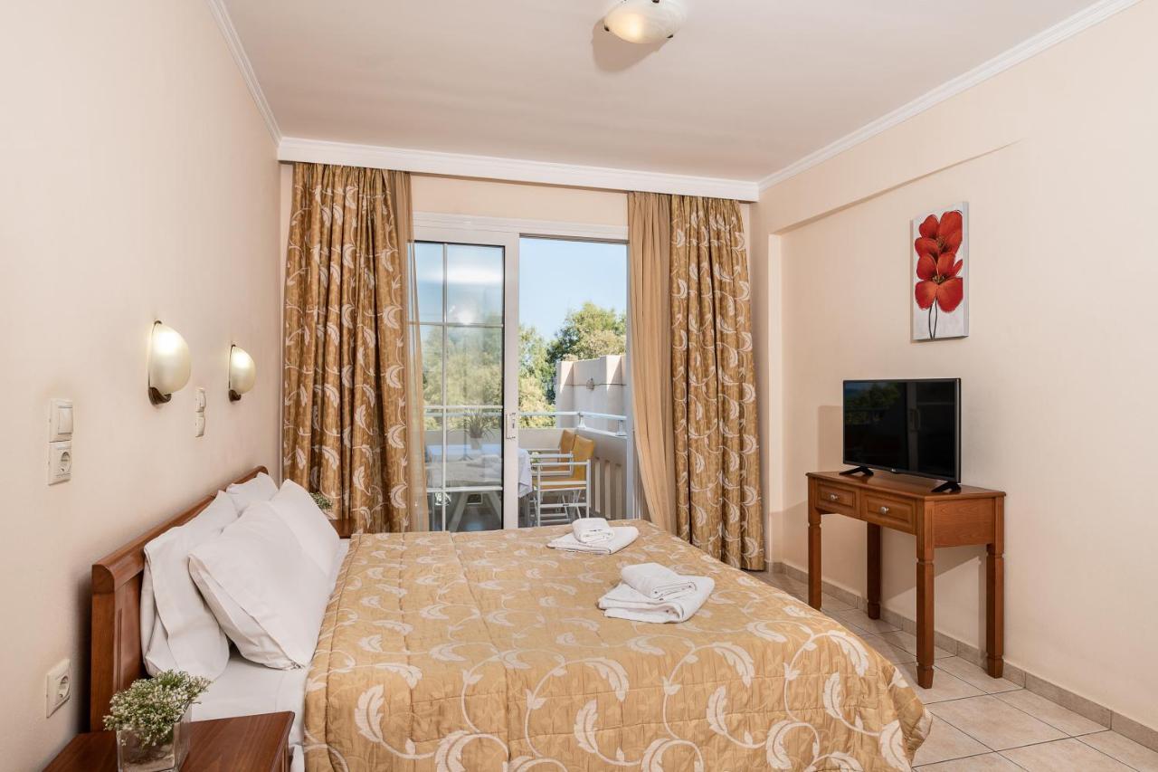 Aparthotel Angela Beach à Platanés Extérieur photo