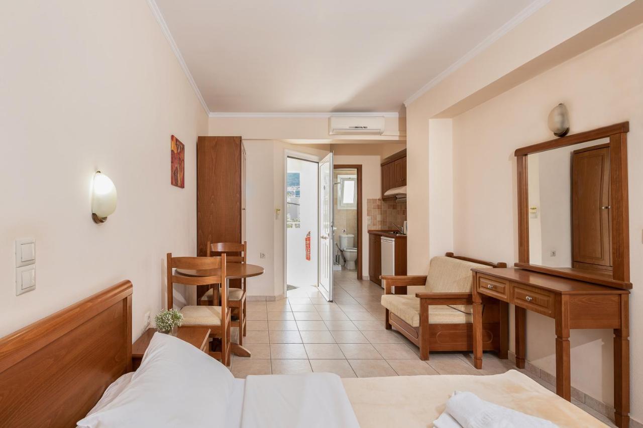 Aparthotel Angela Beach à Platanés Extérieur photo