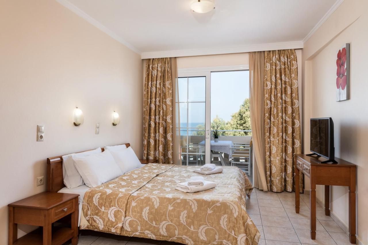Aparthotel Angela Beach à Platanés Extérieur photo