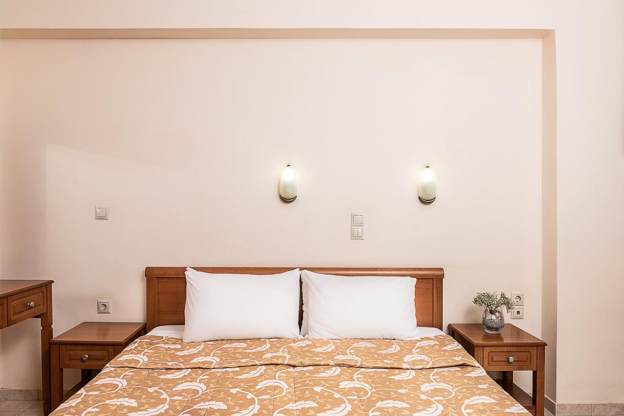 Aparthotel Angela Beach à Platanés Extérieur photo